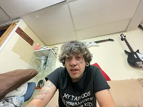 Izzy1369 webcam