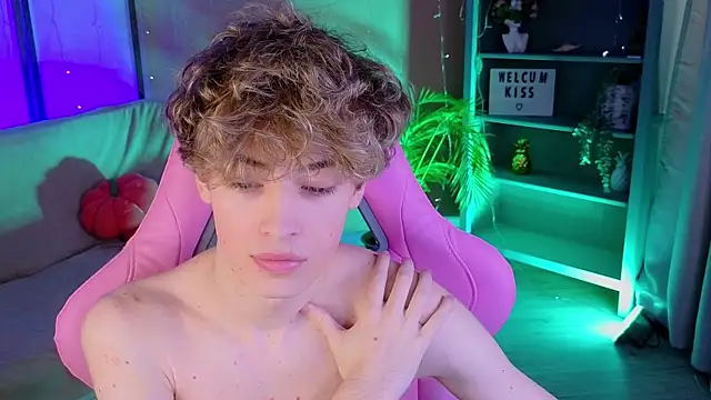 kevingarsiaa live cam on StripChat