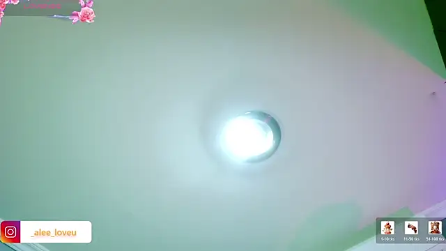 ale_lovee live cam on StripChat