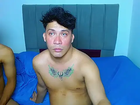 boyhot23x live cam on StripChat