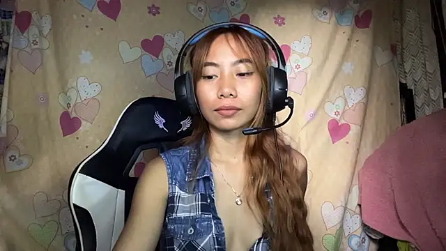 PiaSwida live cam on StripChat