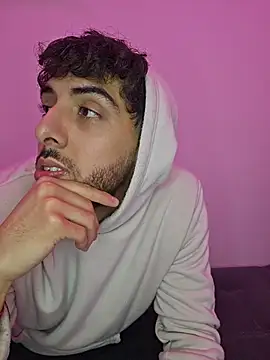 LeoyNicky98 live cam on StripChat