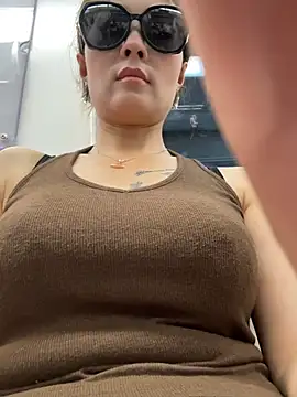 okgirl_23 live cam on StripChat