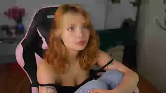 ari_kat live cam on StripChat
