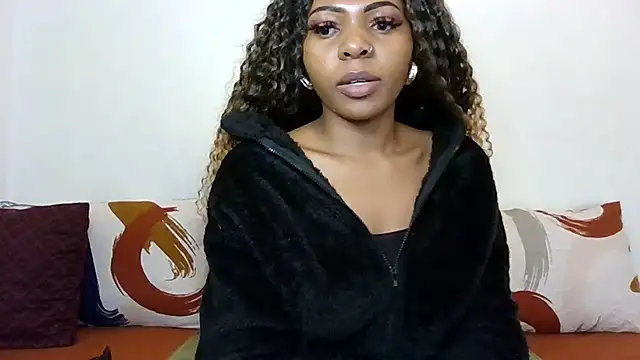 DiamondLuv29 live cam on StripChat