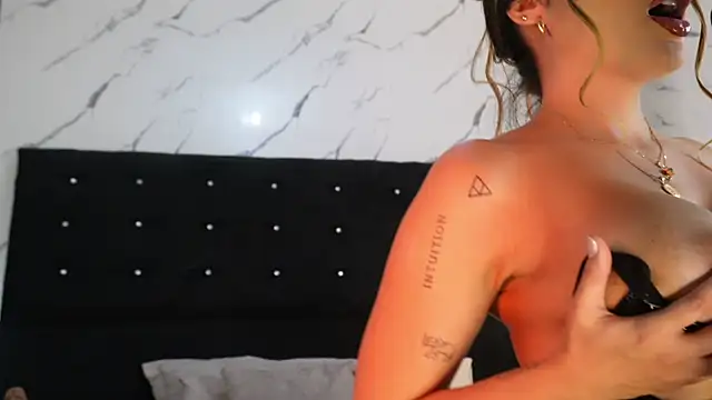 Annyy_Rosse webcam