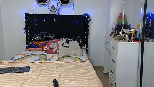 charlotte_077 live cam on StripChat