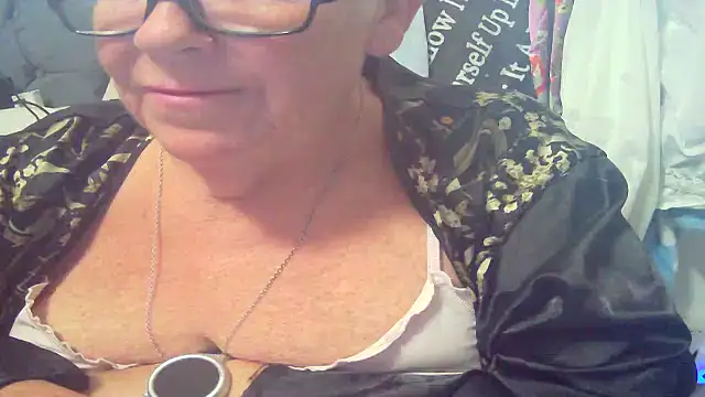 Playful_MILF_Demi live cam on StripChat