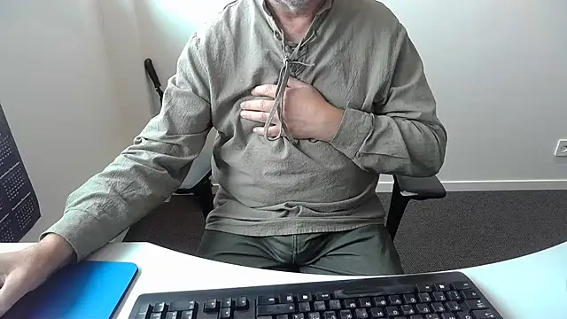 Buggemann live cam on StripChat