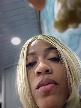 riri_brunnete webcam