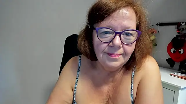 Adelewildx live cam on StripChat