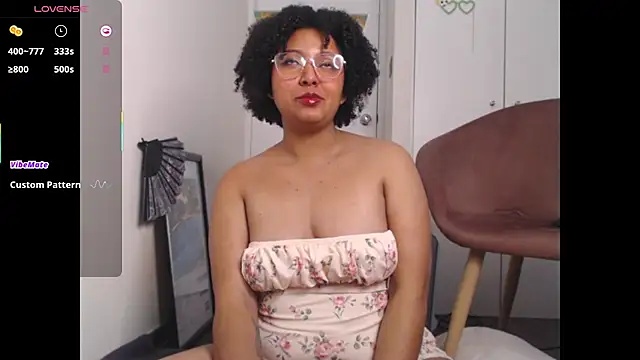michell_bling1 live cam on StripChat