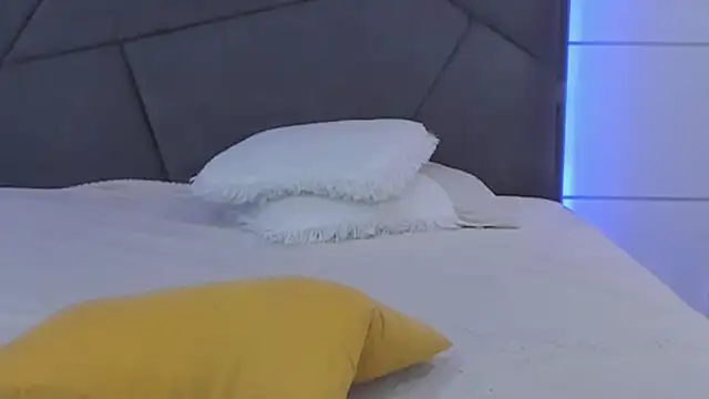 HollyTailors webcam