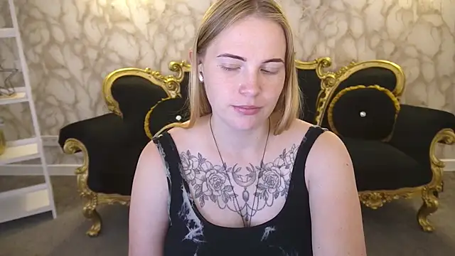 NikkyReyyy webcam