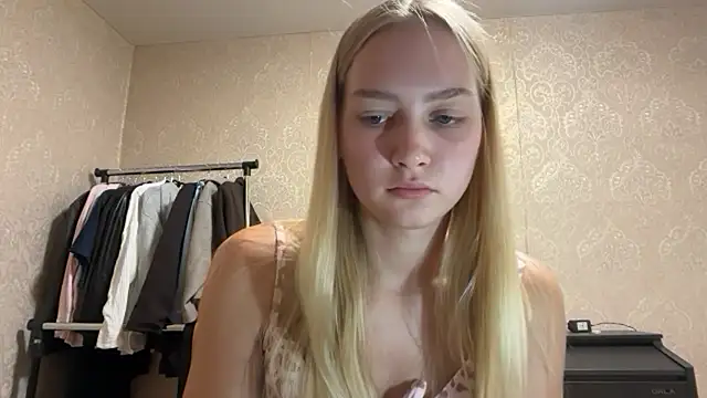 blondegirl2026 webcam