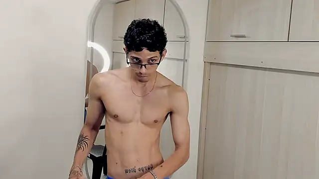 Mheysam_Youngerx webcam