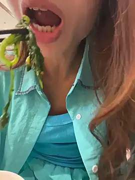 kiss_loo live cam on StripChat