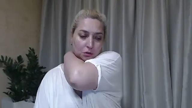 sweetpussy13 live cam on StripChat