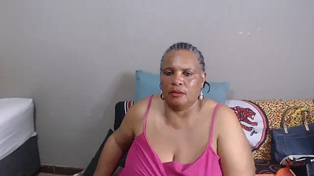 GrandBustyMelon webcam