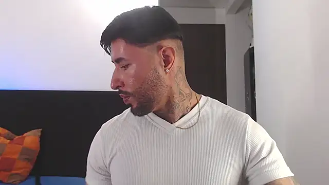 andrea_de_lucaa webcam