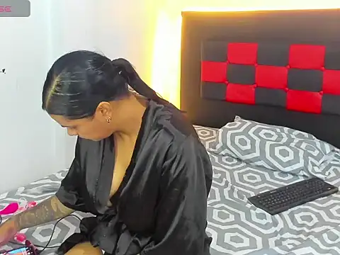 camila_valenciia_ webcam
