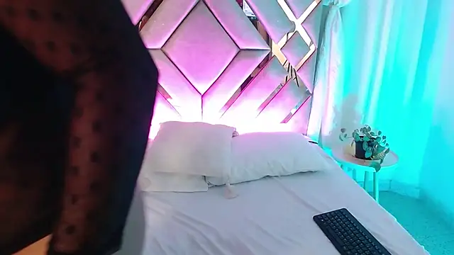 MilaMonroeX webcam