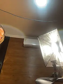 PinkyMoon 🐭 free live cam