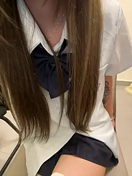 kkkkiiii-42 live cam on StripChat