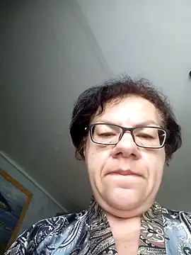 Olena72531 live cam on StripChat