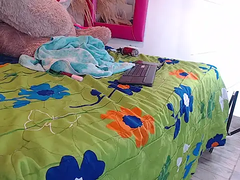 _lucy-03 live cam on StripChat