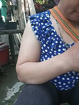 tuyet-nhi webcam