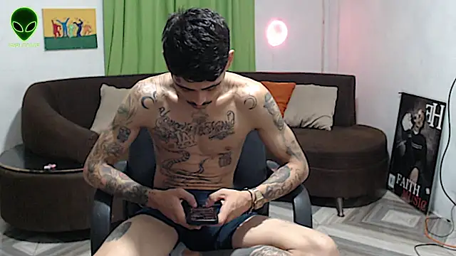 alpha_zom live cam on StripChat