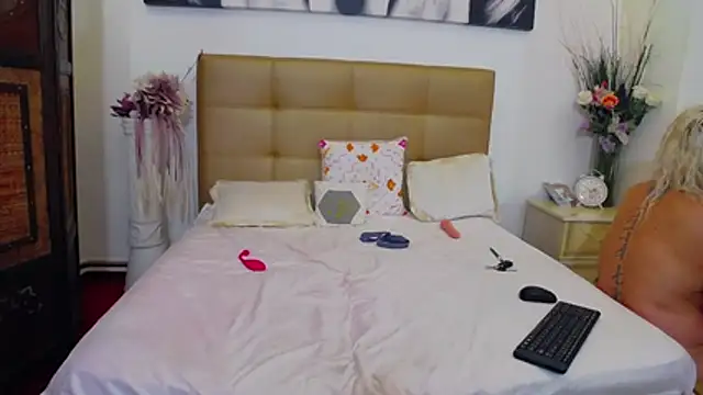 LeiahAnn webcam