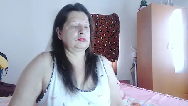 ExtasyMature live cam on StripChat