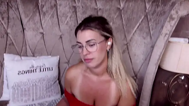 BustyGizelle webcam