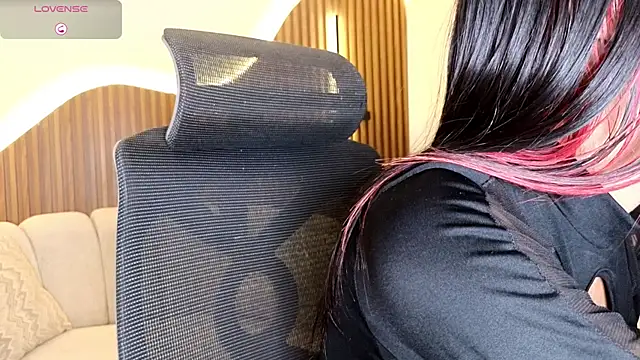 dulcetorresvg live cam on StripChat