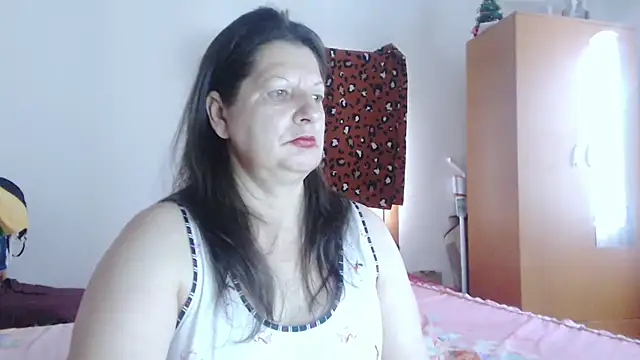 ExtasyMature live cam on StripChat