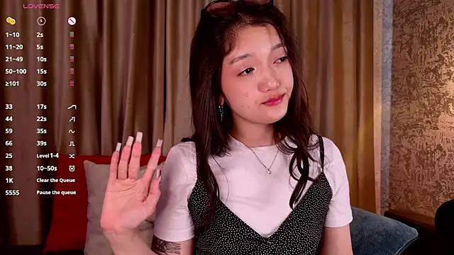 FreyaRaya live cam on StripChat