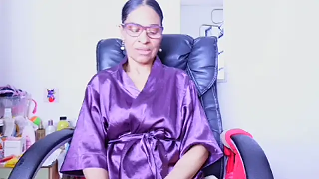 Aries_Mature webcam