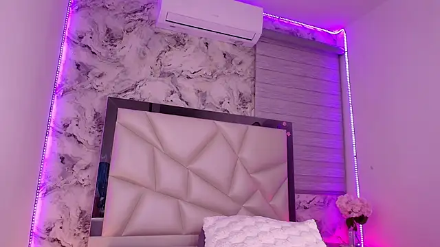 kendal_rossi live cam on StripChat