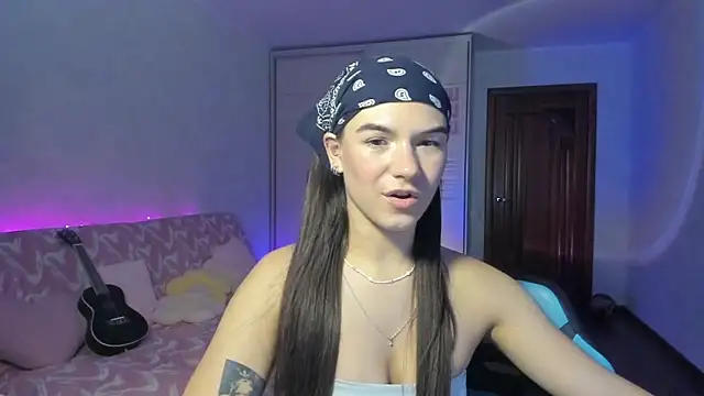 luna_lust_212 live cam on StripChat