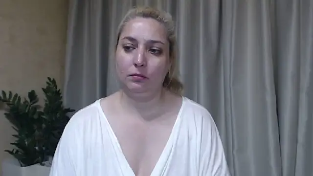 sweetpussy13 live cam on StripChat