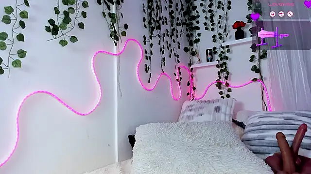 Samii_Evans live cam on StripChat