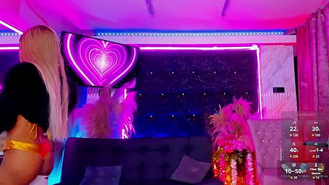 Queens_Wonders_Blonders live cam on StripChat