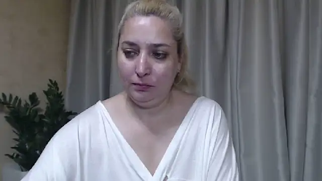 sweetpussy13 live cam on StripChat