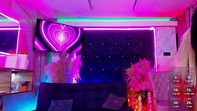 Queens_Wonders_Blonders webcam