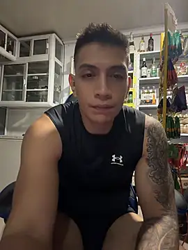 OliverWest04 live cam on StripChat
