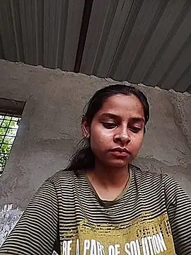 Queen_Simran live cam on StripChat