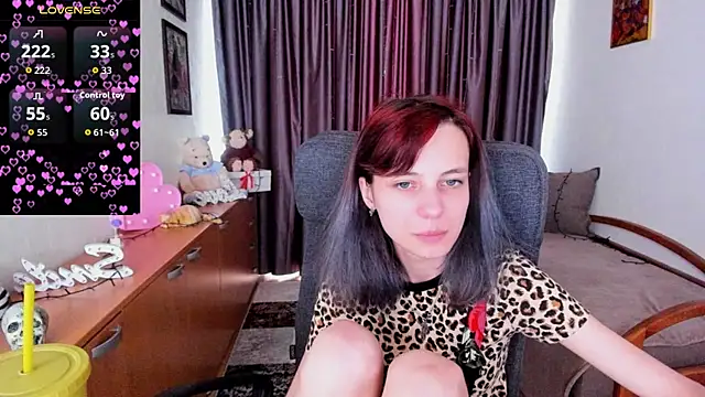 MiniLysii live cam on StripChat