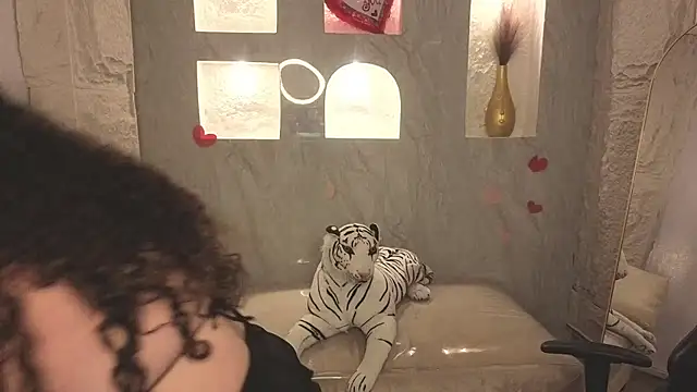 Cony_curly_b live cam on StripChat